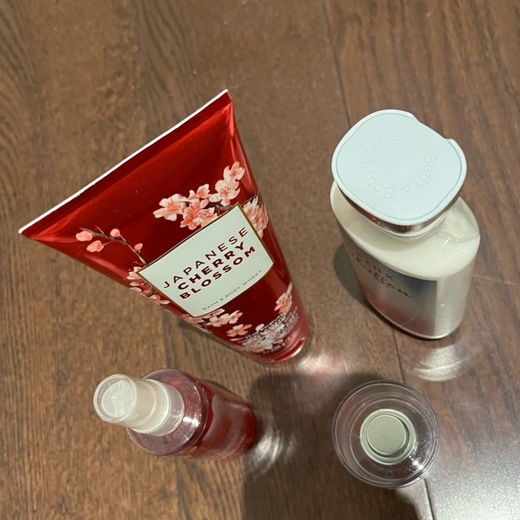Bath and body works bundle!! - Picture 4 of 4